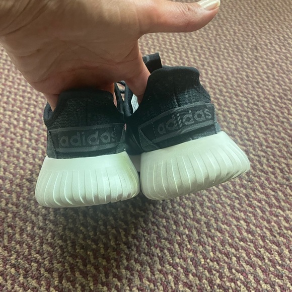 Adidas black shoes size 8 - Picture 3 of 6